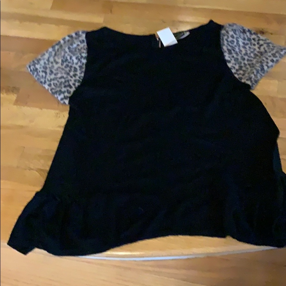 😍Anthropologie Funky short sleeve sweater NWOT